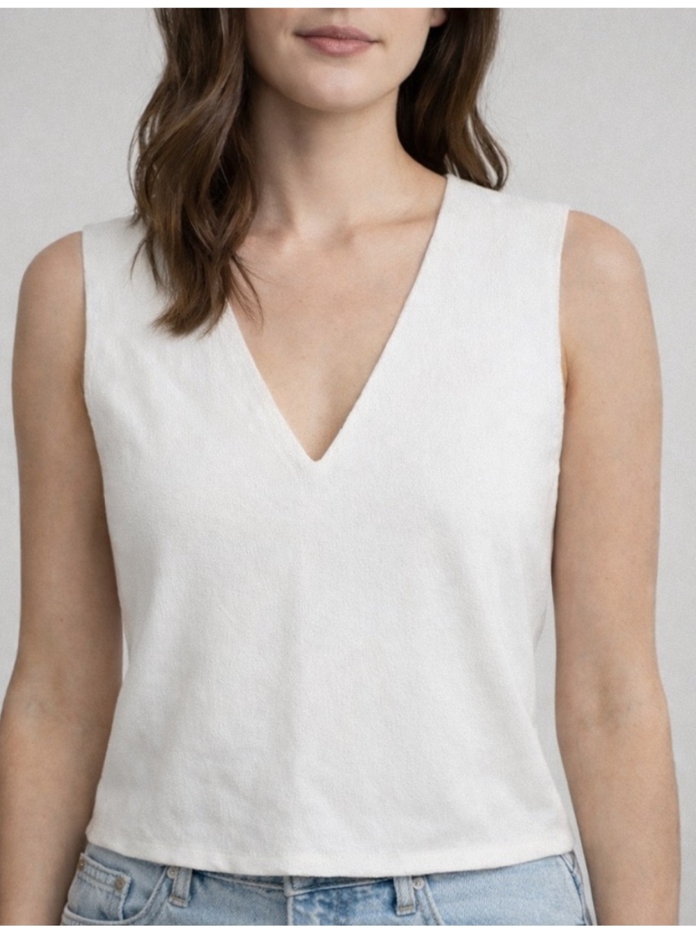 Judith & Charles White V-Neck Sleeveless Knit Top